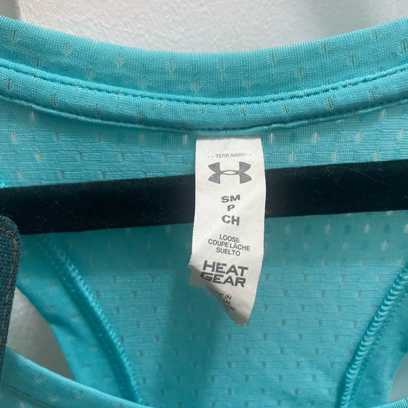 3/$15 Under armour crop tank small women’s - Picture 2 of 3